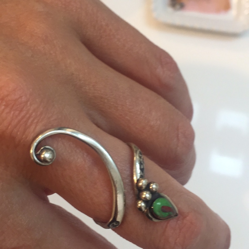 Beautiful 🐍 ring - Picture 2 of 7